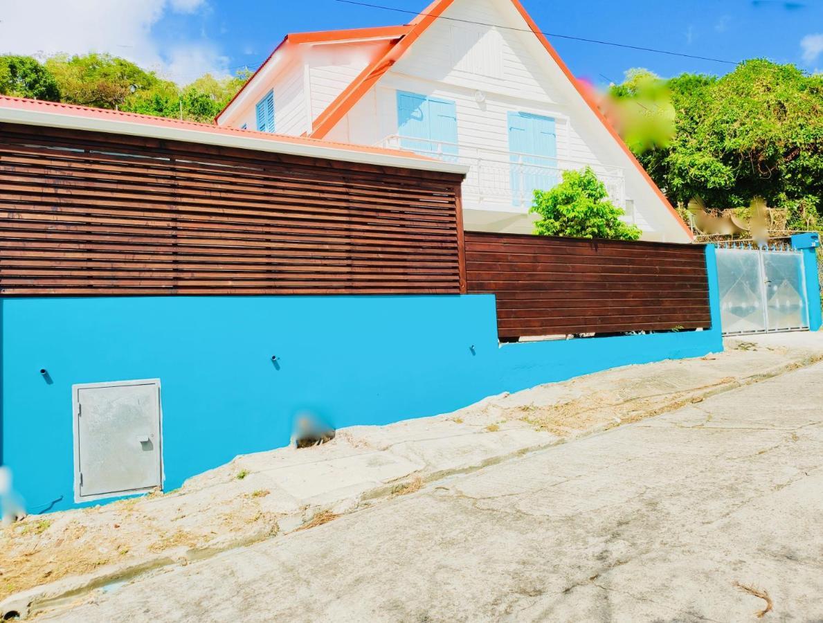 Location Maison Bleue Avec Piscine Privative Au Carbet Martinique 勒卡尔贝 外观 照片