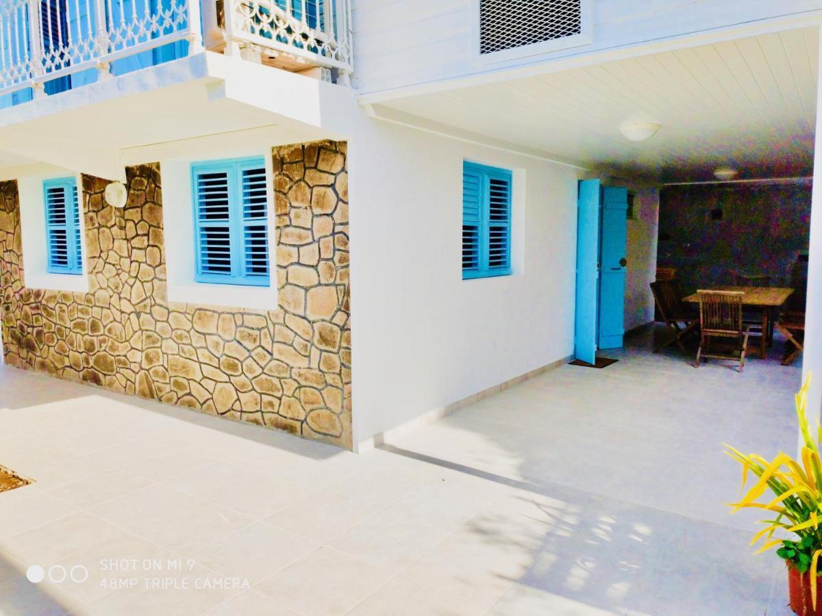 Location Maison Bleue Avec Piscine Privative Au Carbet Martinique 勒卡尔贝 外观 照片