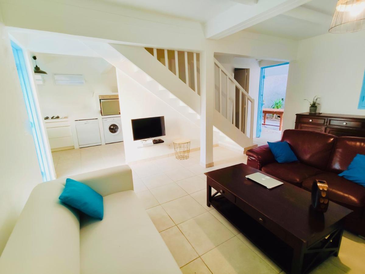 Location Maison Bleue Avec Piscine Privative Au Carbet Martinique 勒卡尔贝 外观 照片