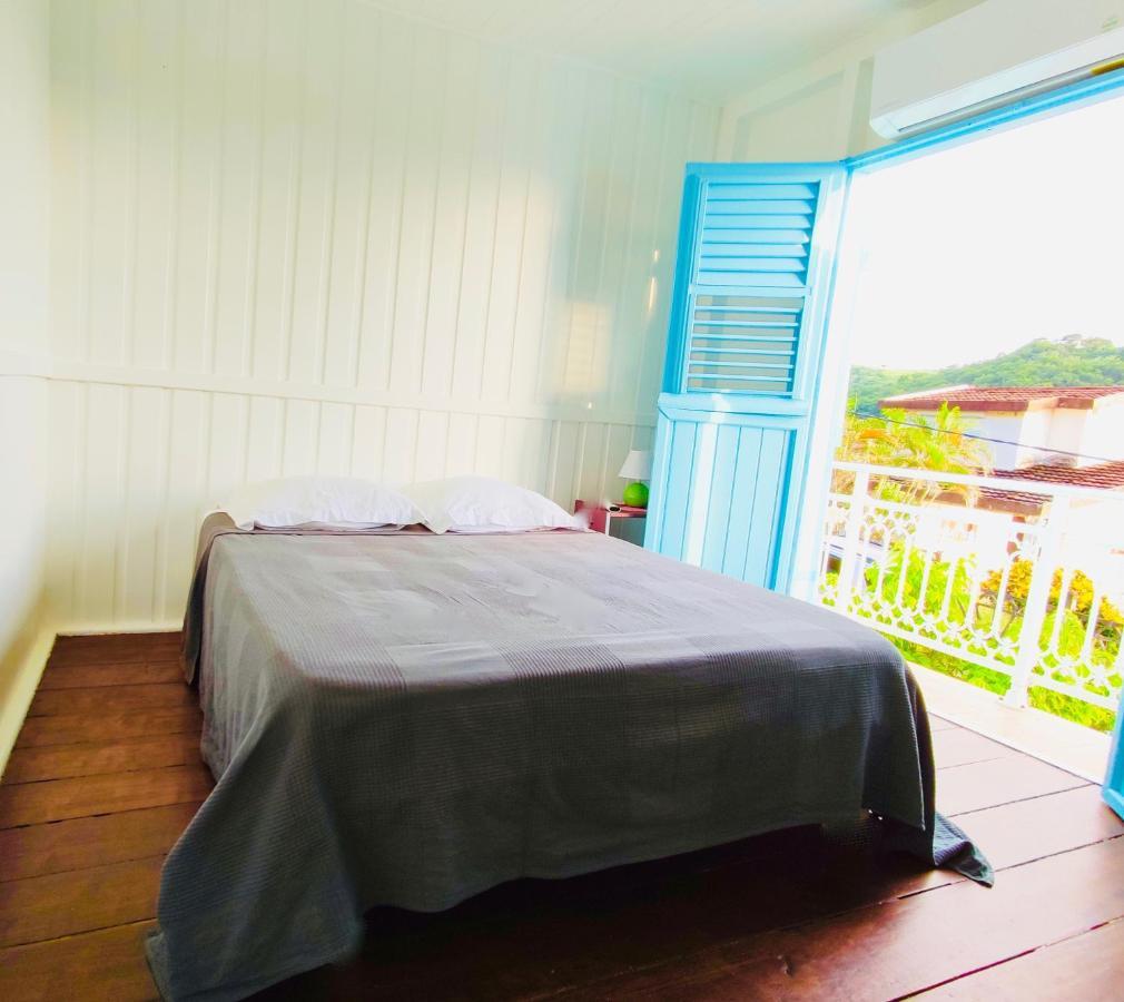 Location Maison Bleue Avec Piscine Privative Au Carbet Martinique 勒卡尔贝 外观 照片