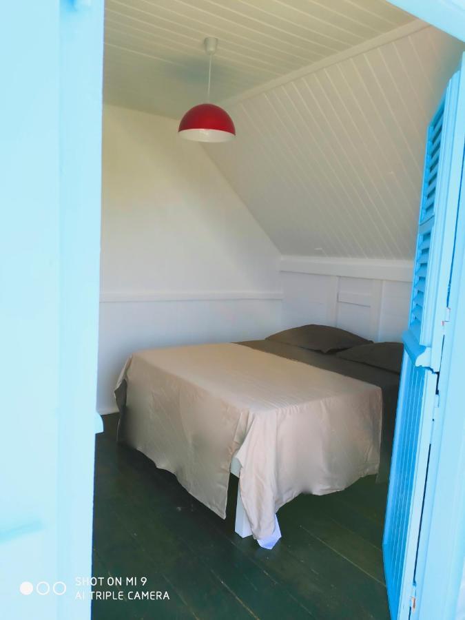 Location Maison Bleue Avec Piscine Privative Au Carbet Martinique 勒卡尔贝 外观 照片