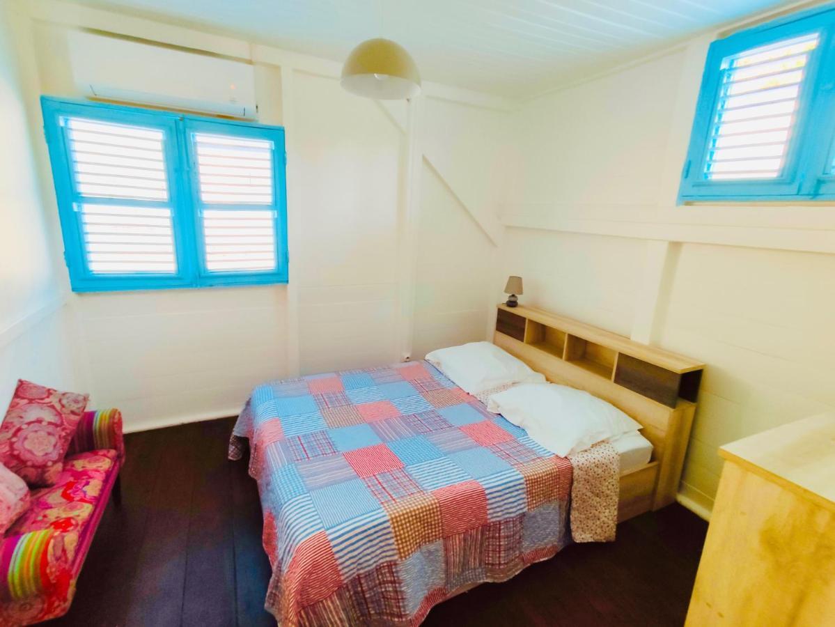 Location Maison Bleue Avec Piscine Privative Au Carbet Martinique 勒卡尔贝 外观 照片