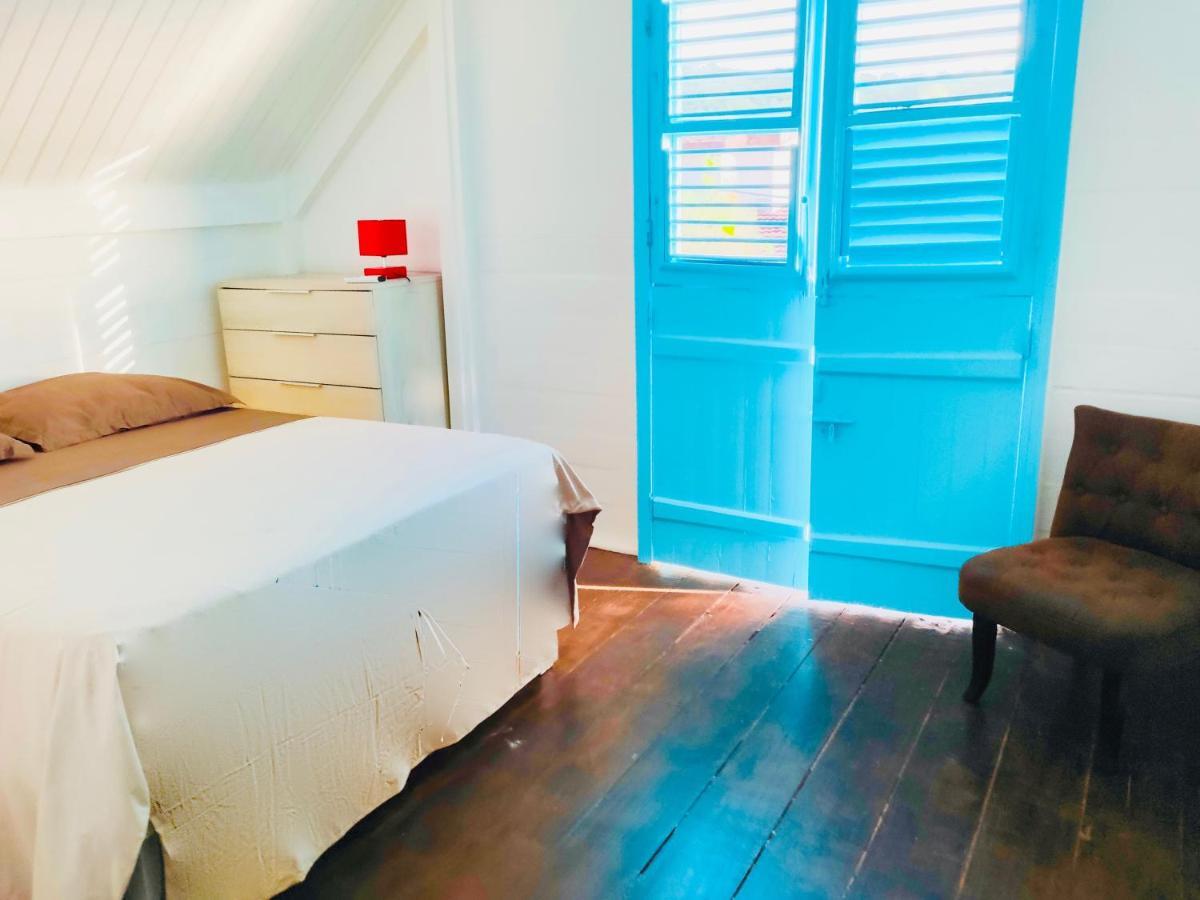 Location Maison Bleue Avec Piscine Privative Au Carbet Martinique 勒卡尔贝 外观 照片